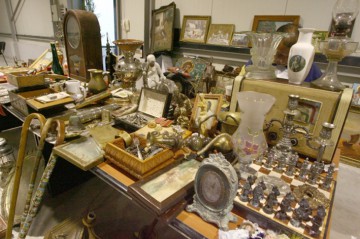 Târg de artă şi antichităţi în Piaţa Ovidiu din Constanţa