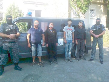 Frontierele Constanţei, luate cu asalt de migranţi şi traficanţi de droguri