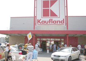 Kaufland, luat cu asalt de hoţi, în Constanţa