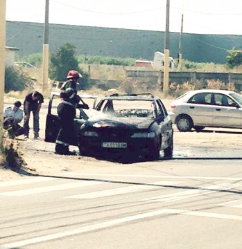 Panică pe Baba Novac: o maşină cu numere de Bulgaria s-a făcut scrum, un copil a ajuns la spital!