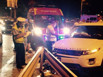 ACCIDENT RUTIER: o femeie a dat cu Range Roverul de un scuar din Mamaia; 3 persoane sunt rănite