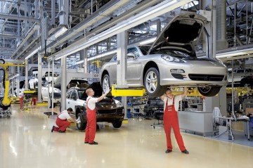 Porsche face angajări în România