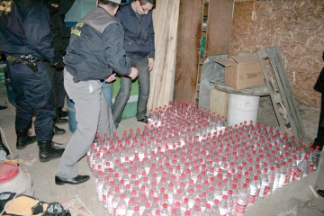 Descinderi la contrabandiştii de alcool din Constanţa
