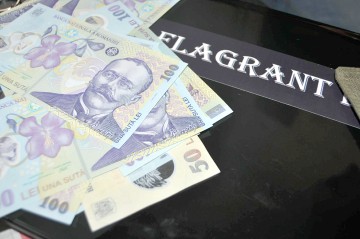 Trei poliţişti au refuzat 5.000 de lei mită. La Constanţa, subcomisarul şpăgar vrea arest la domiciliu
