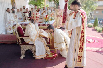 Tânărul teolog Vasile Cristinel Muşat a fost hirotonit diacon de ÎPS Teodosie