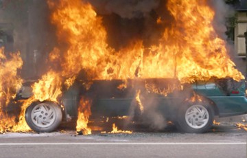 Autoturisme în flăcări, la Costineşti şi Murfatlar