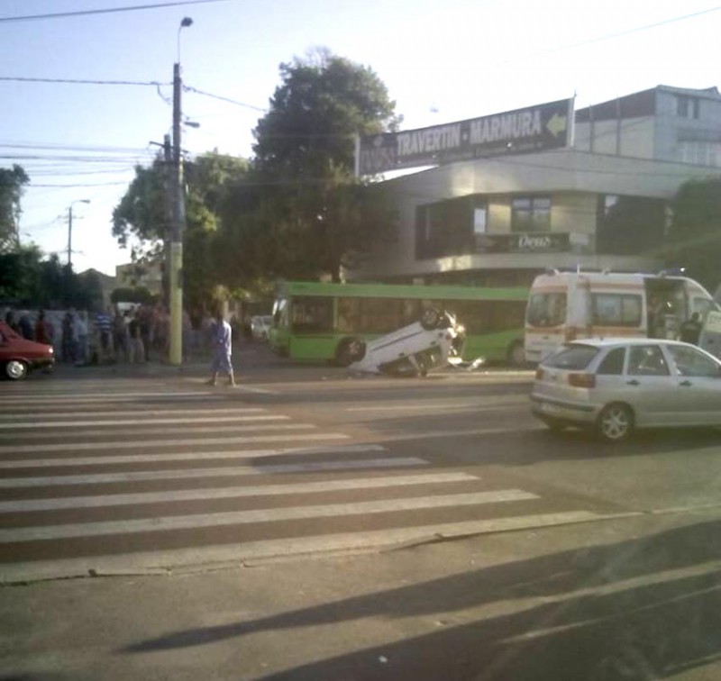 Accident rutier spectaculos în Constanţa, provocat de un şofer beat Accident rutier spectaculos în Constanţa, provocat de un şofer beat