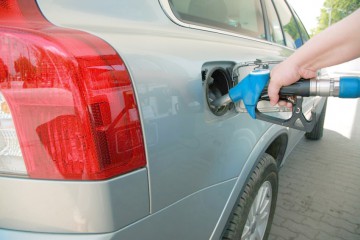 Benzinărie Lukoil, amendată după ce mai multe maşini au alimentat cu apă