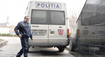 Individul care şi-a bătut mama la Viroaga, arestat