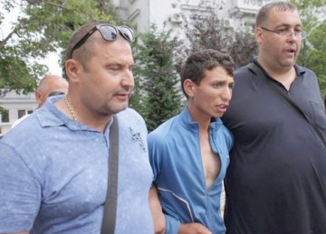 Tânărul care şi-a înjunghiat fratele în inimă la Castelu, trimis în judecată