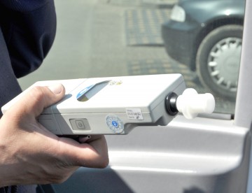 Un bărbat din Baia Mare, prins beat la volan pe străzile din Costineşti