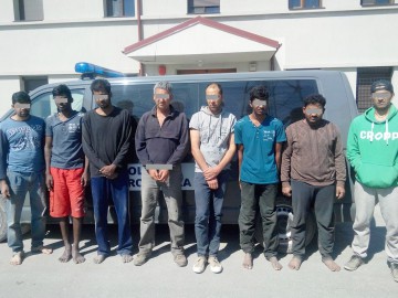 Cinci indivizi din Sri Lanka, doi afgani şi o călăuză ucraineană, reţinuţi de poliţişti în zona Pardina