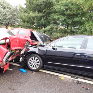 Accident cu patru răniţi, din cauza unui şofer care nu s-a asigurat