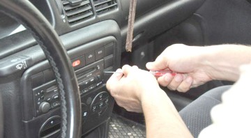 Minori din judeţul Constanţa, prinşi după ce au spart maşini