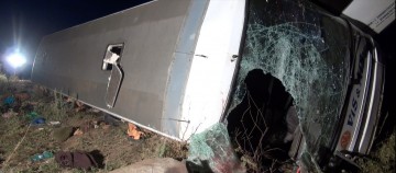 Doi morţi şi zeci de răniţi, după ce un autocar plin cu copii s-a răsturnat pe Autostrada Soarelui