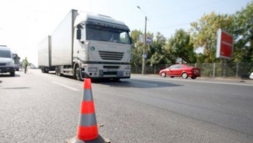 Restricții de circulație pentru vehiculele de peste 7,5 tone, vineri, în 5 județe