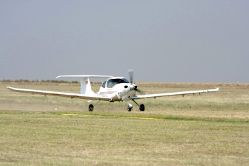Zbor de agrement cu avionul Diamond DA 20 Katana, marele premiu al “Târgului Gaudeamus Litoral”
