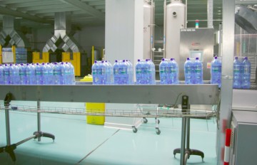 Fraţii lui Omar Hayssam au vândut apa minerală Bucovina proprietarilor Tymbark