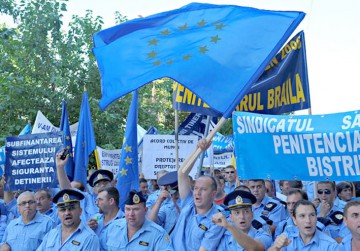 Angajaţii din penitenciare au protestat la Ministerul Justiţiei