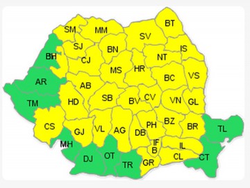 Ploi torenţiale şi vijelii în aproape toată ţara