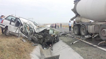 Şoferul care s-a izbit cu maşina de o betonieră, pe DN22, A MURIT