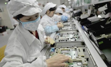 100.000 de muncitori, angajaţi pentru a produce noile telefoane iPhone