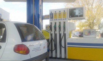Cât de mult se pot ieftini benzina şi motorina