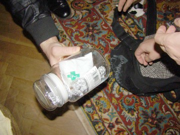 PERCHEZIŢII în Constanţa, la traficanţii de droguri: zeci de grame de droguri şi bani obţinuţi din vânzare lor, confiscaţi