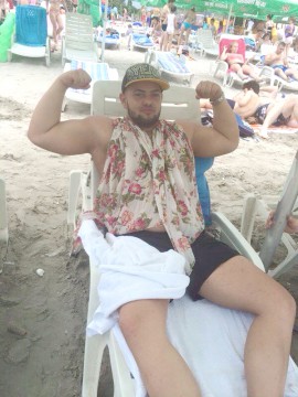 Individul care a pălmuit o femeie în Mamaia îşi cere scuze: „Această gorilă ţin să vă spun că are un suflet. Am fost provocat, m-a înjurat“
