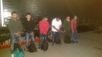 Şase sirieni ascunşi printre piese pentru maşini de spălat, depistaţi de poliţiştii constănţeni
