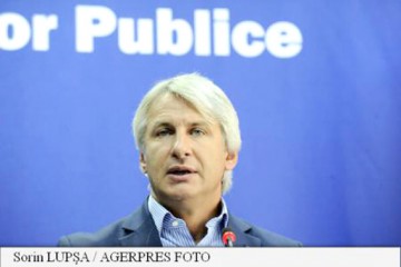 Teodorovici: Supraacciza pe carburanţi va fi eliminată din 2017