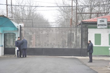 Un individ cu mandat de arestare, găsit la Gălbiori
