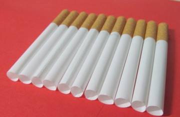 Tuburi contrafăcute pentru ţigări, pregătite să fie livrate unui magazin