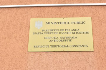 Fostul şef al Vămii Constanţa, trimis în judecată de DNA pentru corupţie