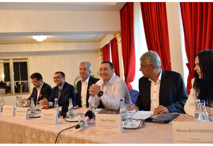 Ponta, la întâlnirea cu hotelierii: Noi ne-am propus să avem în fiecare an creştere economică în jur de 3%, Doamne-ajută! Ponta, la întâlnirea cu hotelierii: Noi ne-am propus să avem în fiecare an creştere economică în jur de 3%, Doamne-ajută!