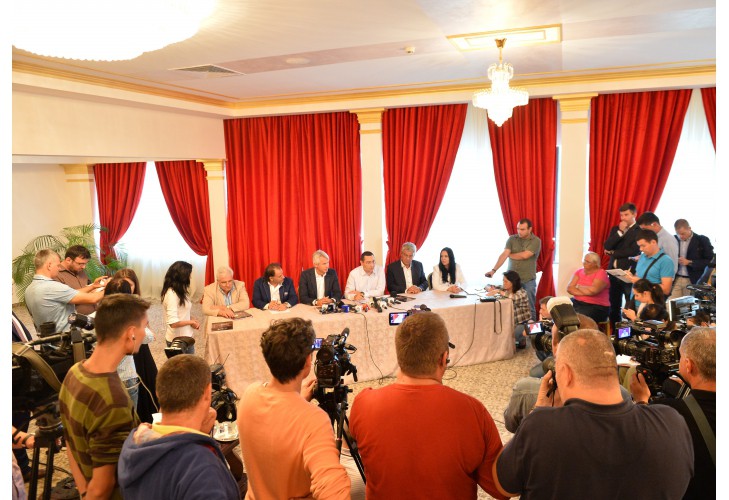 Ponta, la întâlnirea cu hotelierii: Noi ne-am propus să avem în fiecare an creştere economică în jur de 3%, Doamne-ajută! Ponta, la întâlnirea cu hotelierii: Noi ne-am propus să avem în fiecare an creştere economică în jur de 3%, Doamne-ajută!