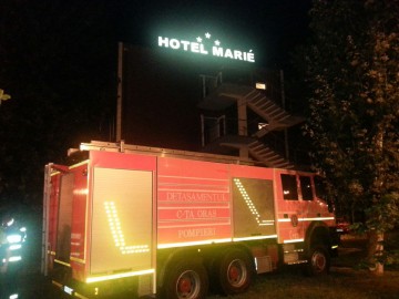 Panică la un hotel din Mamaia! Turişti evacuaţi din cauza unui incendiu
