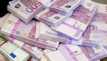 Unul din 65 de adulţi britanici este milionar