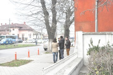 Unul dintre liceenii acuzaţi că au violat o colegă, liber să părăsească oraşul