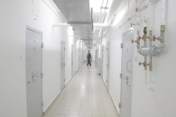 Au furat un motor de barcă şi au ajuns în spatele gratiilor