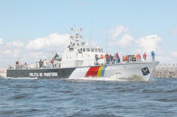 Doi turişti străini, salvaţi de Garda de Coastă de pe un velier cu probleme