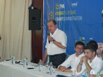 Blaga, despre imigranţi: Să ne asumăm partea de contribuţie, dar să cerem UE să beneficiem de fonduri
