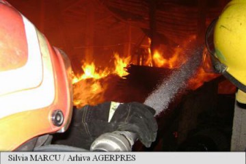 Arde o casă în Ovidiu