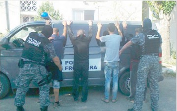 Sirienii care au ameninţat siguranţa României, la nervi, în arest la domiciliu