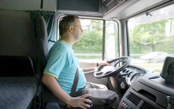 Leafă de peste 1.600 euro pe lună ca șofer de TIR