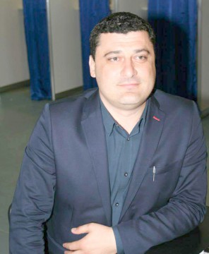 Ionel Dia îşi exersează discursul de candidat la Primăria Hârşova