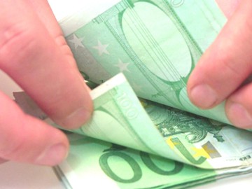 Mită de 1.000 de euro, refuzată de un poliţist