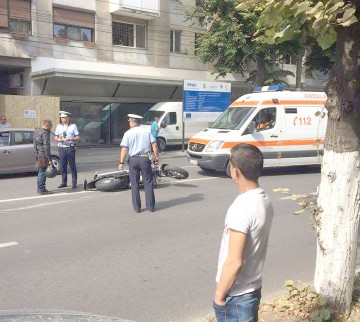 Bătrână de 77 de ani, accidentată de o motocicletă