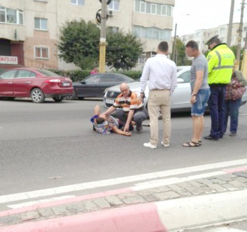 Accident pe Dezrobirii: o femeie a fost lovită pe trecerea de pietoni