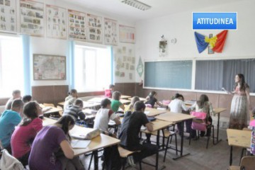 Învăţământul gratuit îi usucă pe români de bani: sute de lei pe rechizite şi haine, plus munca patriotică pentru curăţarea jegului din clase